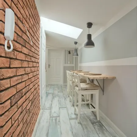 Urban Nest Bon 5 *